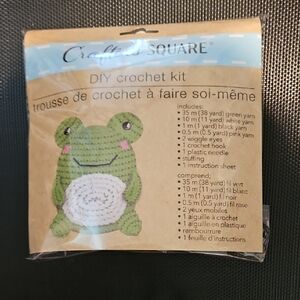 Crafter's Square DIY Crochet Kit - Green Frog